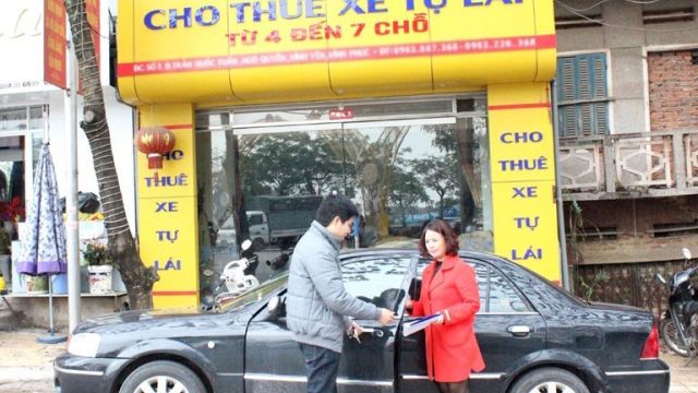 Tốn hàng chục triệu thuê ôtô tự lái dịp Tết