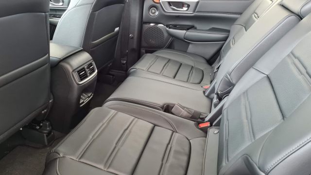 Mùa nắng nóng, chọn ghế ô tô bọc da hay bọc nỉ?