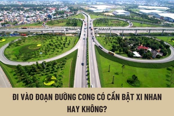 Đi vào đoạn đường cong có cần bật xi nhan hay không?