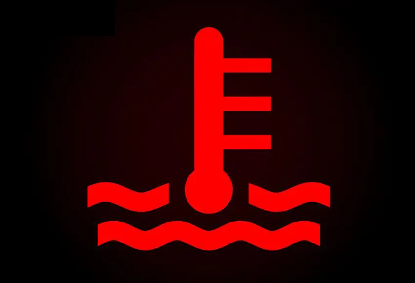 xe-bi-nong-may-khi-nhiet-do-dong-co-tang-cao-vuot-nguong-cho-phep